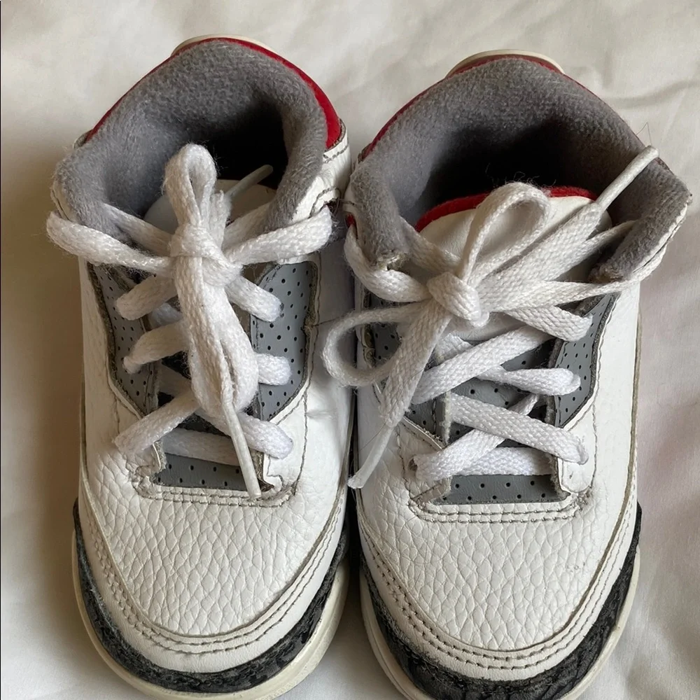 Jordan For kids White and Gray Low-Top Sneakers with Textured Design Size 6C